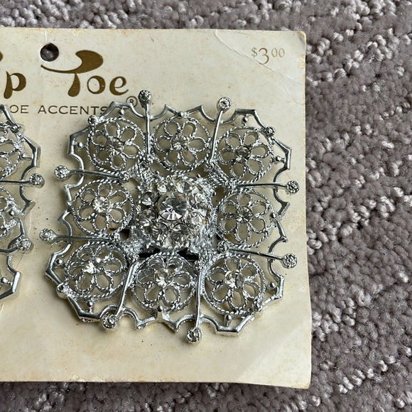Vintage Tip Toe Shoe Accents clip on accessories - Picture 3 of 6